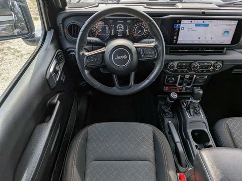 Used 2024 Jeep Gladiator Mojave w/ Safety Group AWD/4WD image 15