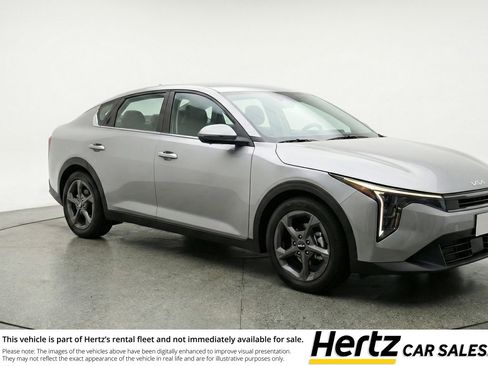 Used 2025 Kia K4 LXS image 1