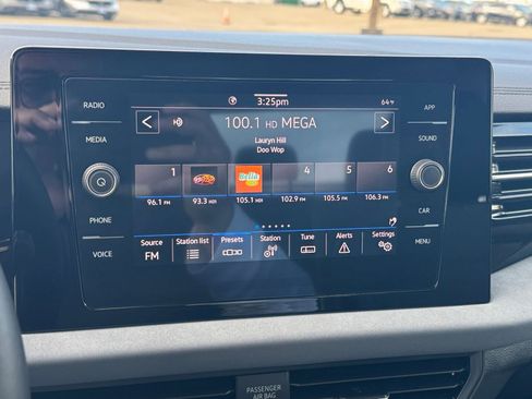 Used 2025 Volkswagen Jetta SE image 21