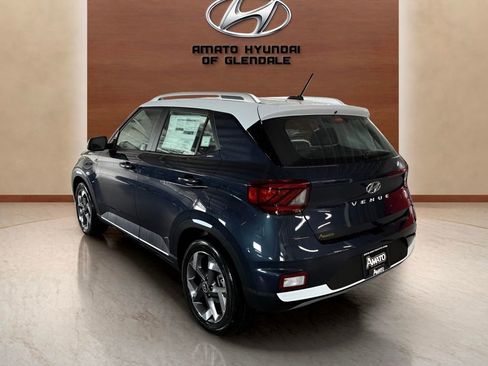 Used 2025 Hyundai Venue Limited FWD image 4