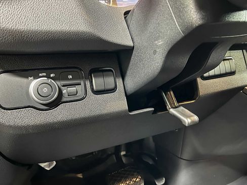 Used 2025 Mercedes-Benz Sprinter 2500 image 24
