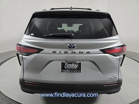 Used 2022 Toyota Sienna XLE image 5