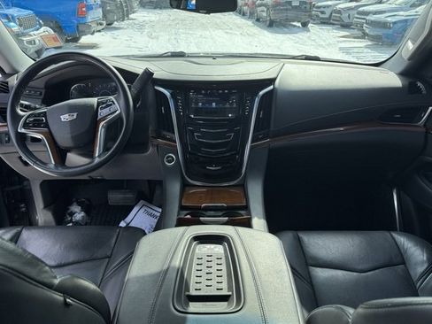 Used 2017 Cadillac Escalade Premium Luxury image 17