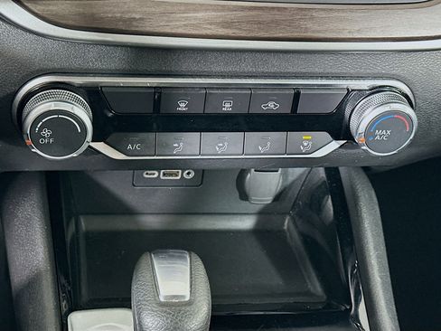 Used 2024 Nissan Altima 2.5 SV image 23