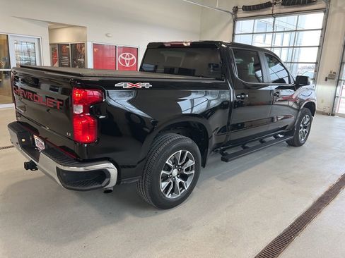 Used 2023 Chevrolet Silverado 1500 LT image 3