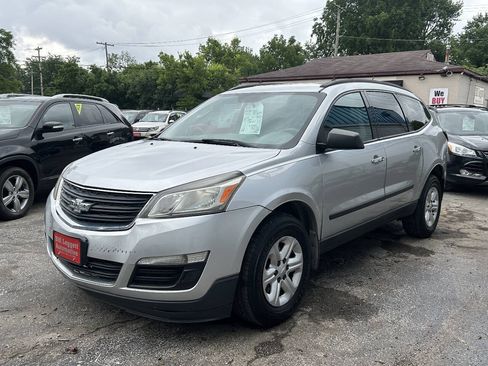 Used 2013 Chevrolet Traverse LS FWD image 2