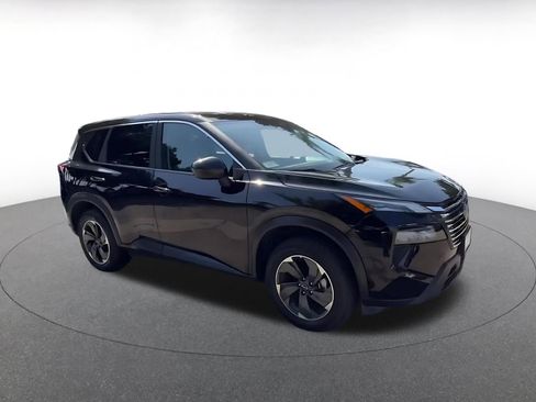 Used 2025 Nissan Rogue SV FWD image 2