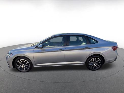Used 2025 Volkswagen Jetta SE image 9