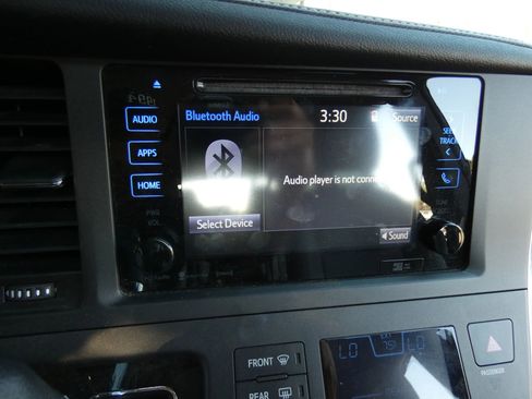 Used 2017 Toyota Sienna XLE image 64