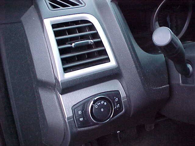 Used 2014 Ford Explorer XLT w/ Equipment Group 202A AWD/4WD image 23