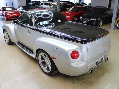 Used 2006 Chevrolet SSR w/ Preferred Equipment Group RWD image 21