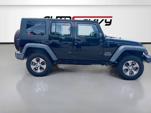 Used 2015 Jeep Wrangler Unlimited Sport w/ Connectivity Group AWD/4WD image 8