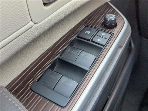 Used 2024 Toyota Sienna XLE image 27