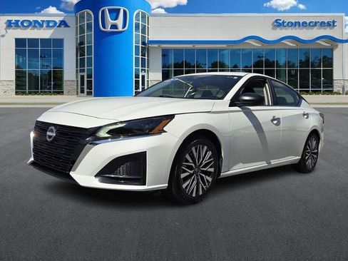 Used 2025 Nissan Altima 2.5 SV image 1
