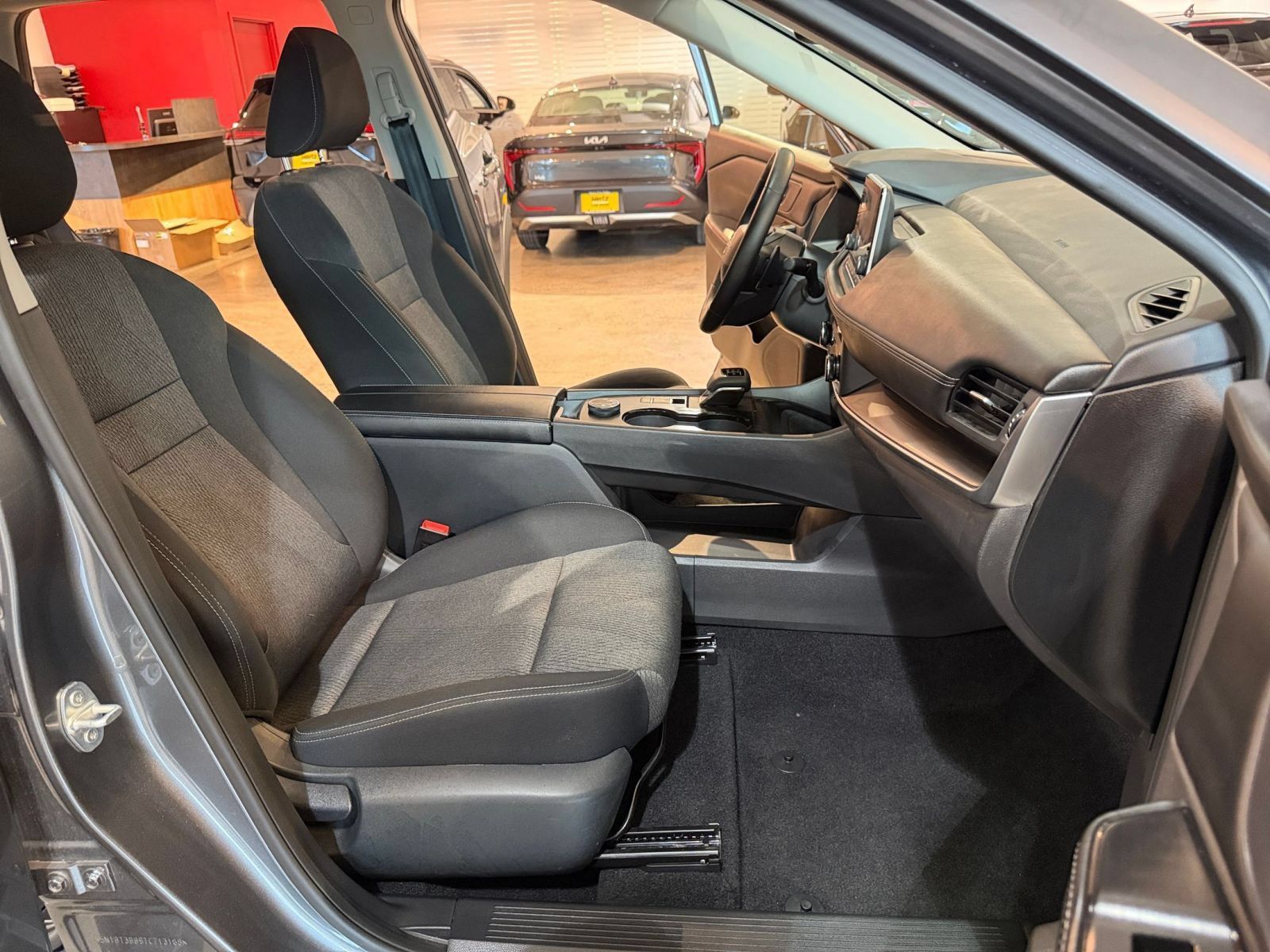 Used 2026 Nissan Rogue SV AWD/4WD image 36