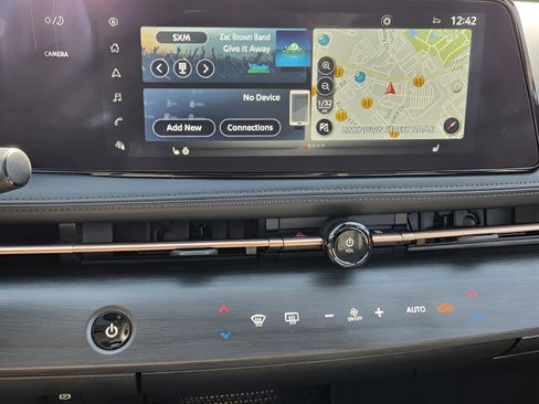 Used 2024 Nissan Ariya FWD image 19