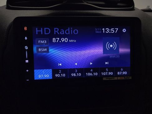 Used 2021 Jeep Renegade Latitude w/ Sun & Sound Group FWD image 25