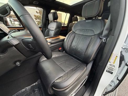 Used 2024 Jeep Grand Wagoneer Series III AWD/4WD image 18