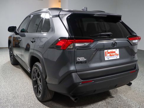 Used 2021 Toyota RAV4 LE image 9