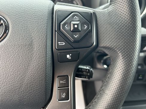 Certified 2018 Toyota Tacoma TRD Off-Road w/ Technology Package AWD/4WD image 22