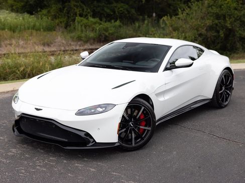 Used 2021 Aston Martin V8 Vantage Coupe image 4