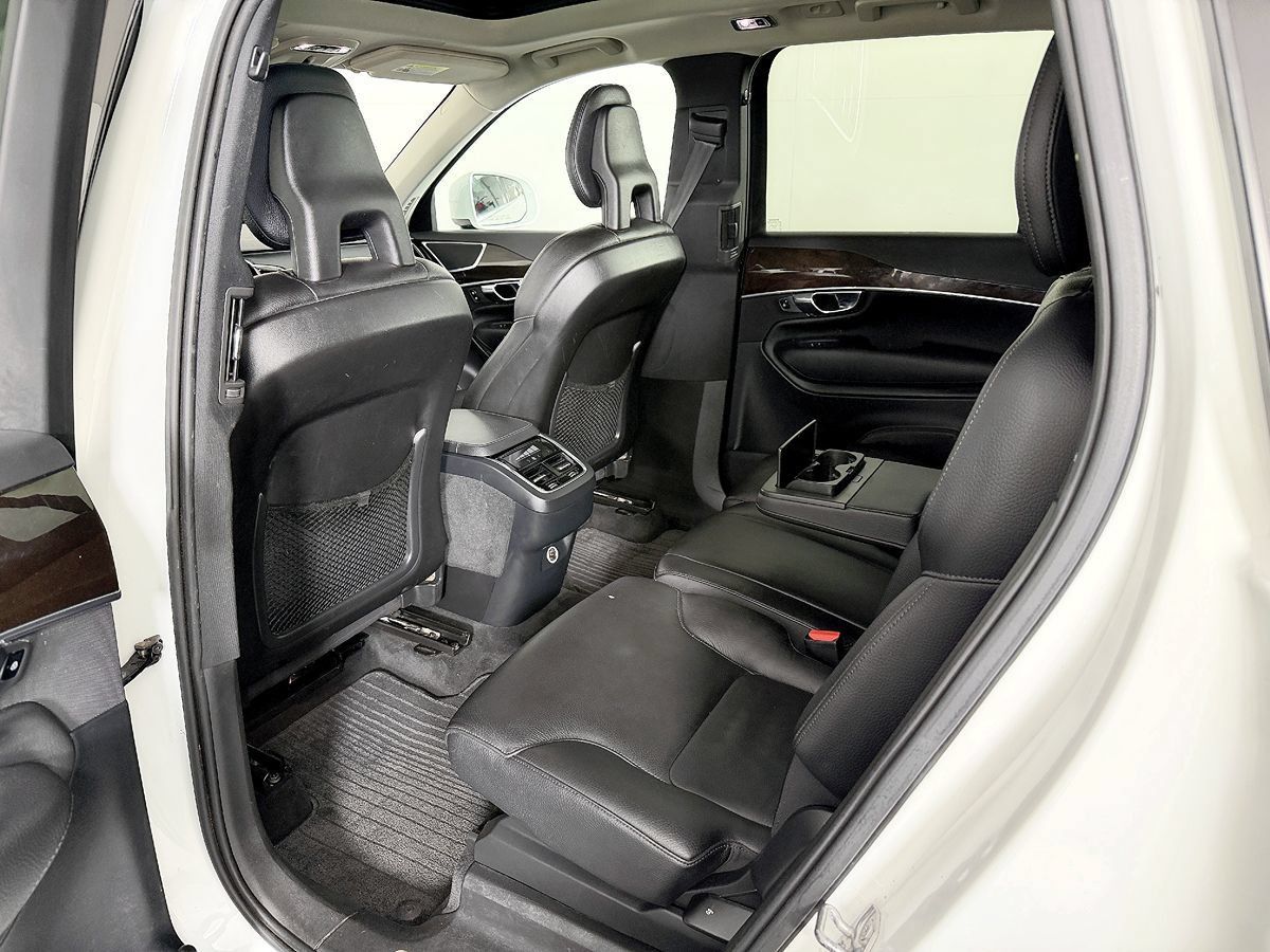 Used 2018 Volvo XC90 T6 Momentum w/ Momentum Plus Package AWD/4WD image 40