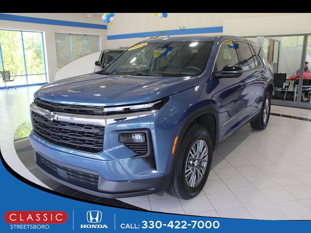 Used 2024 Chevrolet Traverse LS FWD image 1