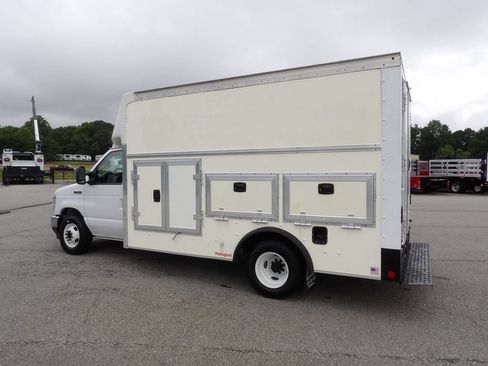 Used 2023 Ford E-350 and Econoline 350 Super Duty w/ Power Windows & Locks Group RWD image 4