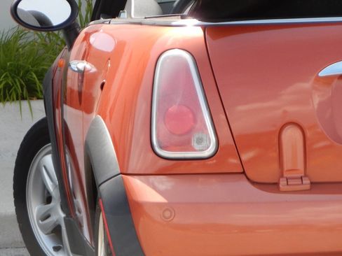 Used 2006 MINI Cooper Convertible FWD image 1