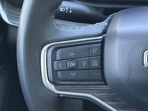 Used 2024 Jeep Wagoneer L Series II RWD image 11