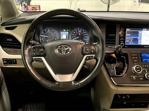 Used 2019 Toyota Sienna XLE Premium image 8