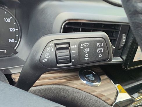 Used 2022 Ford Explorer Limited w/ Equipment Group 301A AWD/4WD image 26