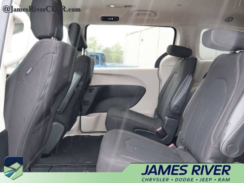 Used 2023 Chrysler Voyager LX FWD image 17