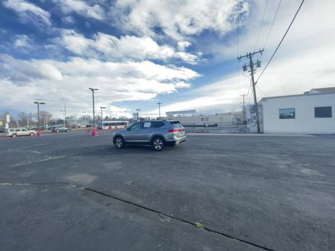 Used 2024 Volkswagen Atlas SE image 14