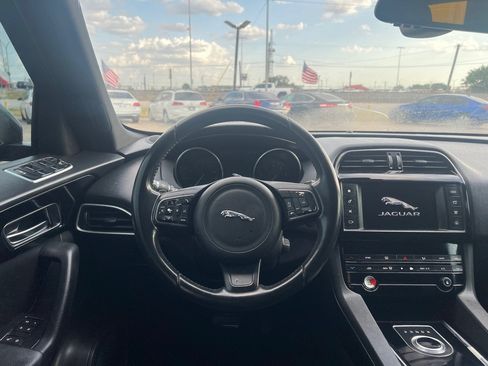 Used 2017 Jaguar F-PACE Premium AWD/4WD image 17