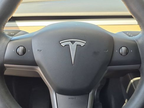 Used 2023 Tesla Model Y Long Range AWD/4WD image 16
