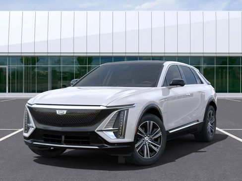 Used 2025 Cadillac Lyriq Luxury AWD/4WD image 8