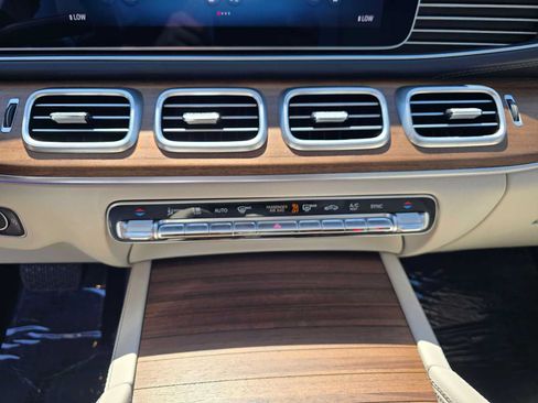 Used 2026 Mercedes-Benz GLS 450 4MATIC image 32