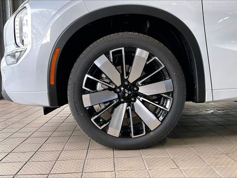 New 2026 Mitsubishi Outlander SEL FWD image 12
