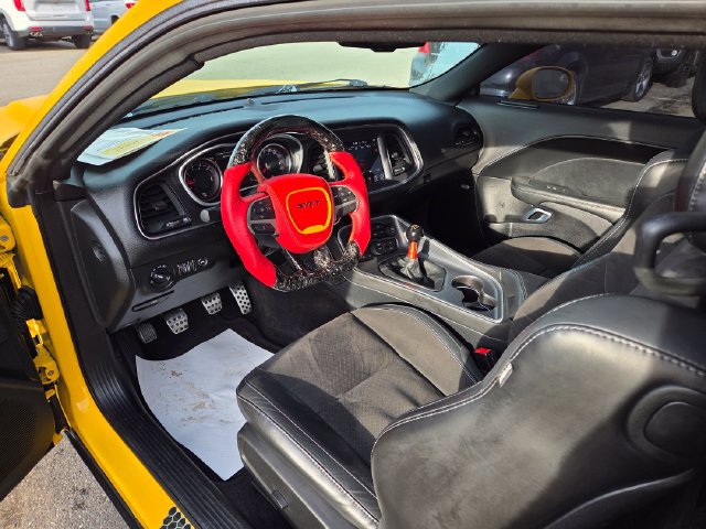 Used 2017 Dodge Challenger R/T Scat Pack w/ Leather Interior Group RWD image 11
