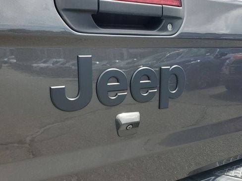 Certified 2025 Jeep Gladiator Sport AWD/4WD image 15