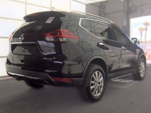 Used 2018 Nissan Rogue SV AWD/4WD image 4