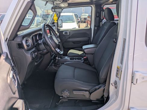 Used 2020 Jeep Wrangler Unlimited Sahara AWD/4WD image 17
