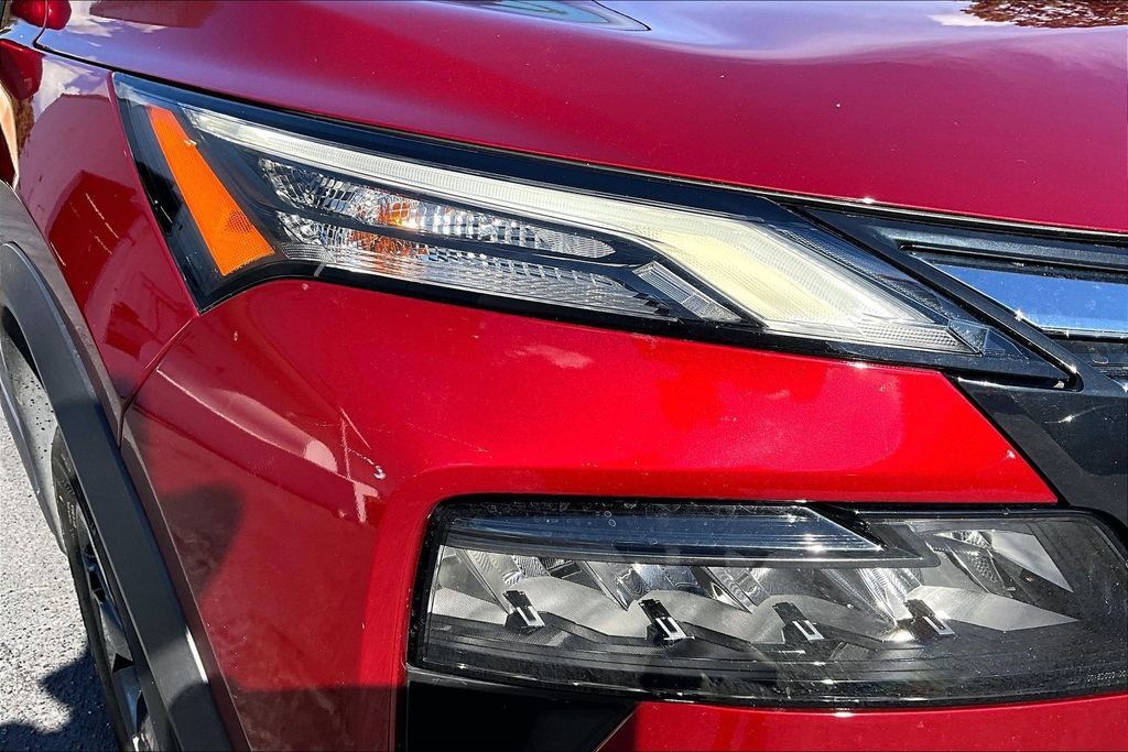 Used 2025 Nissan Rogue SV FWD image 30