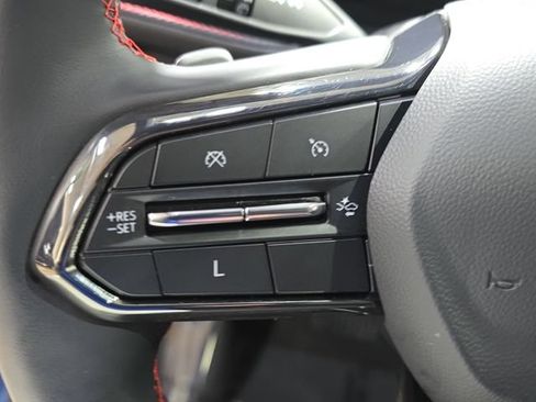Used 2025 Chevrolet Equinox RS AWD/4WD image 19