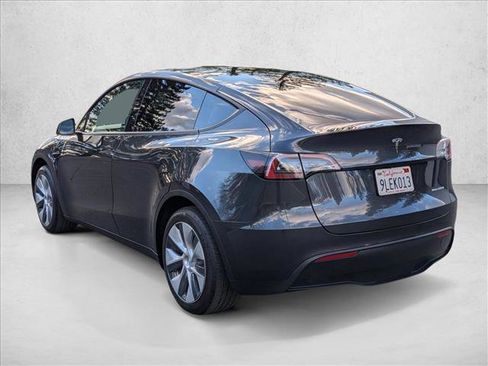 Used 2024 Tesla Model Y Long Range image 8
