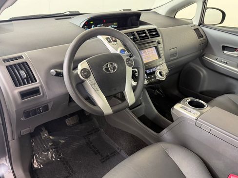 Used 2012 Toyota Prius V Three image 4