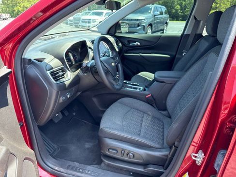 Used 2024 Chevrolet Equinox LT image 19