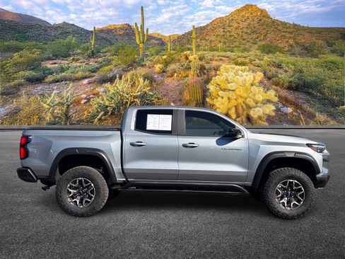Used 2025 Chevrolet Colorado ZR2 image 3
