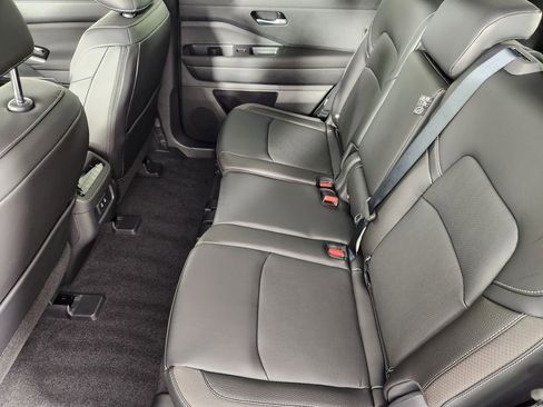 New 2026 Nissan Pathfinder SL image 12